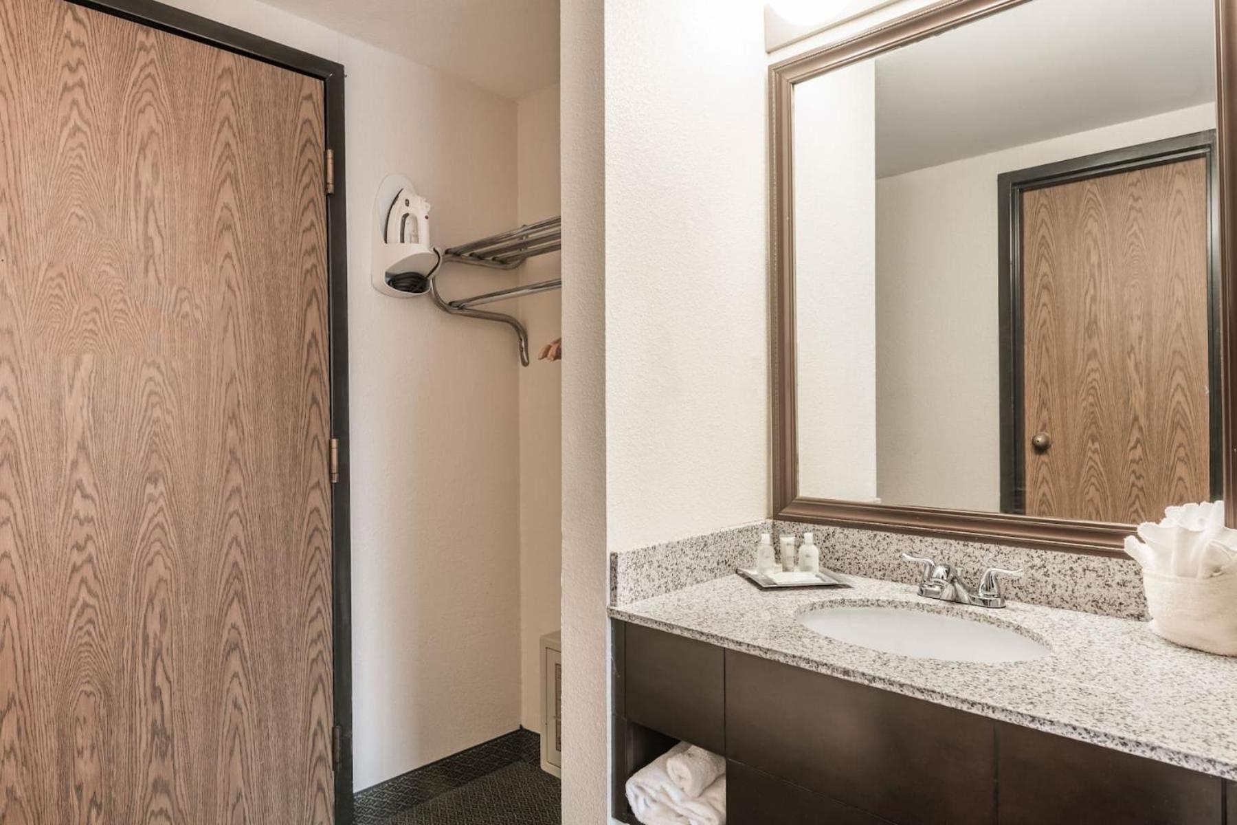 Wyndham Garden Williamsburg Busch Gardens Area Hotel Екстериор снимка
